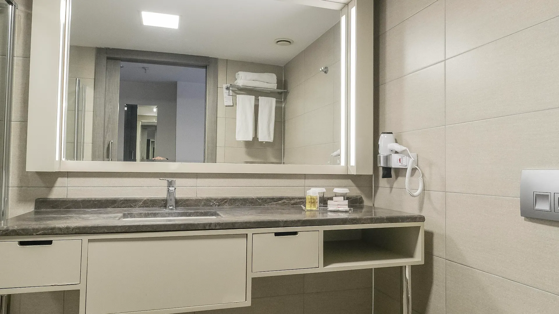 Ramada Plaza By Wyndham Izmir Otel