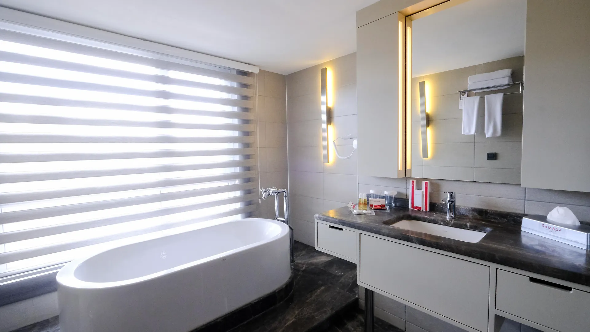 Ramada Plaza By Wyndham Izmir Otel