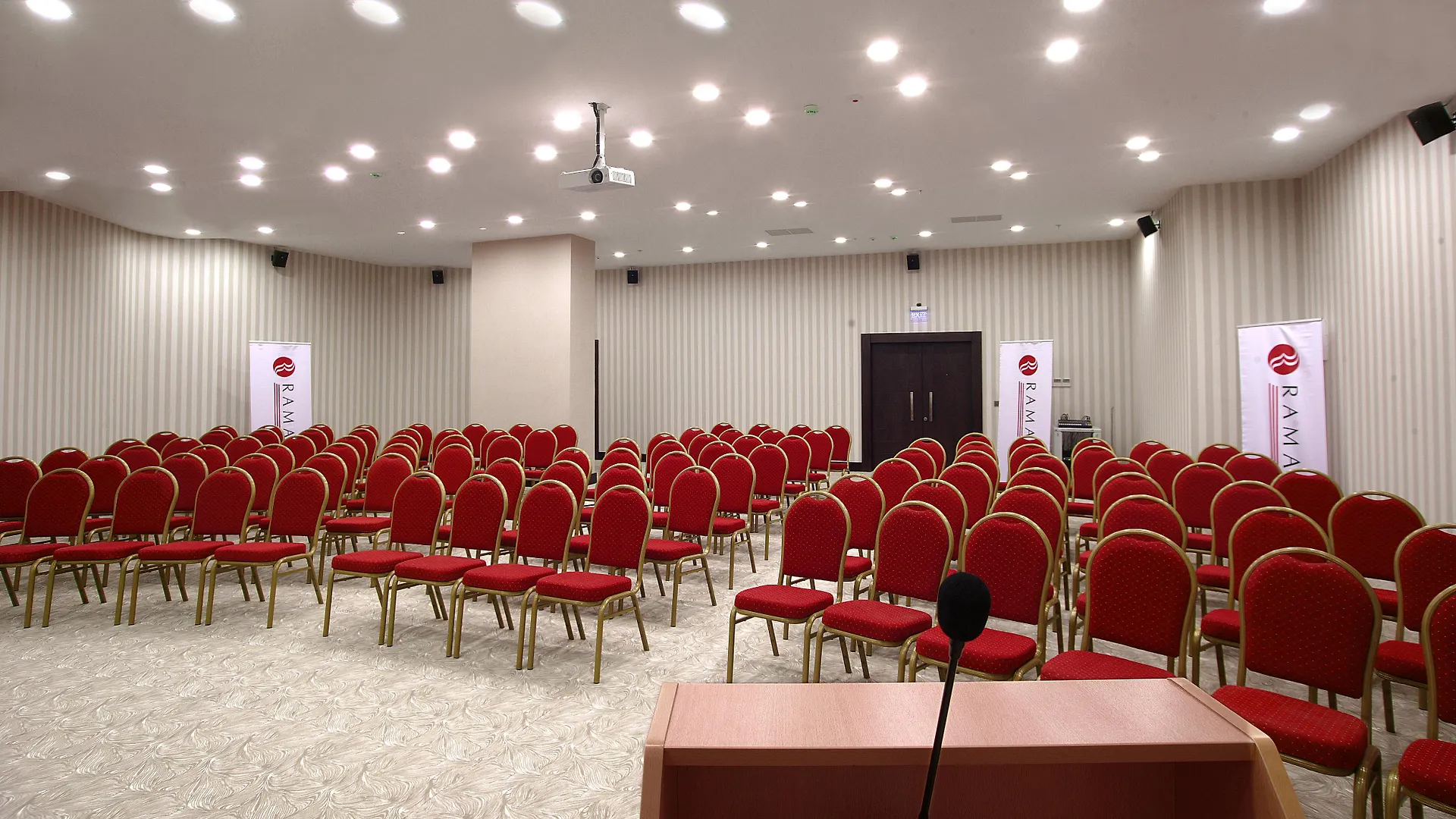 Ramada Plaza By Wyndham Izmir Otel